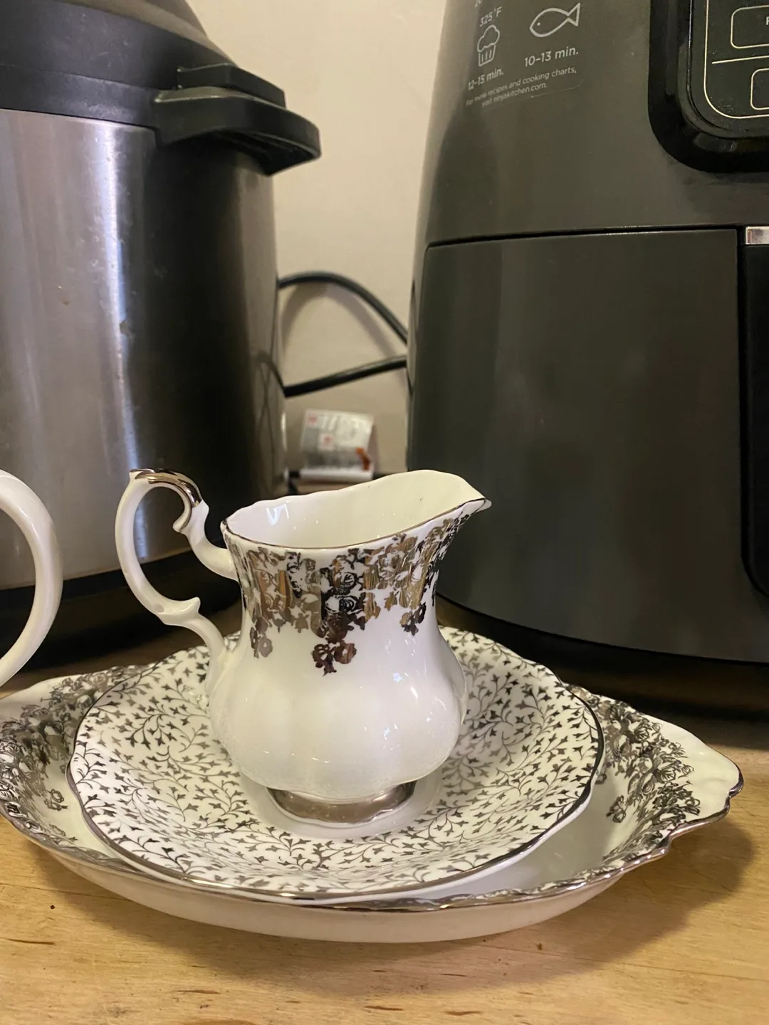 Teapot and Saucer Set image indicator(3)