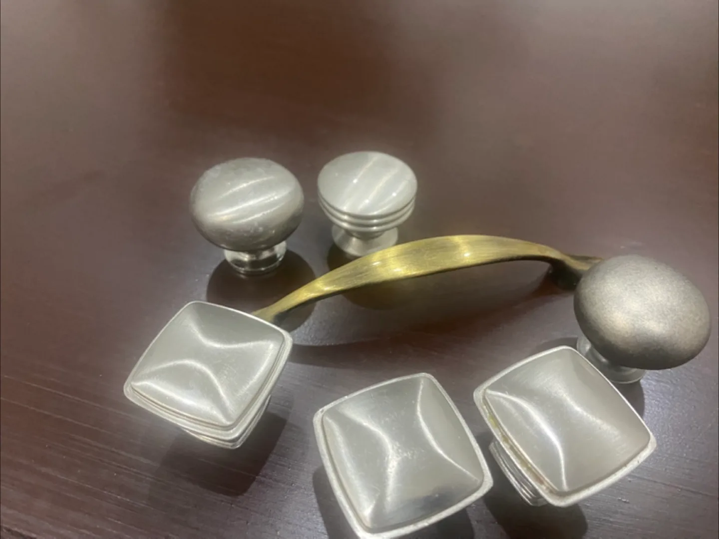 Cabinet Hardware Lot - Knobs and Pull thumbnail