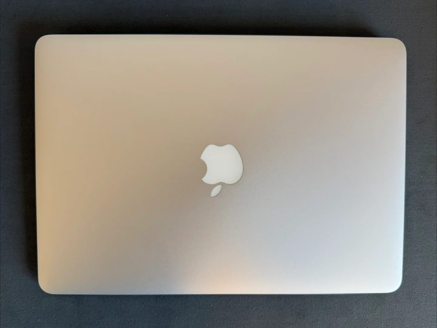 13” MacBook Air (2017) – 1.8Ghz i5 / 8GB RAM / 128GB SSD – image indicator(5)