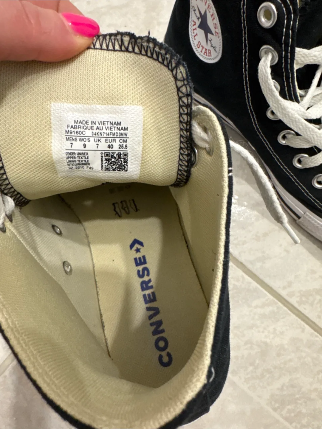 Converse All Star High Top Sneakers - men’s size 7 image indicator(3)