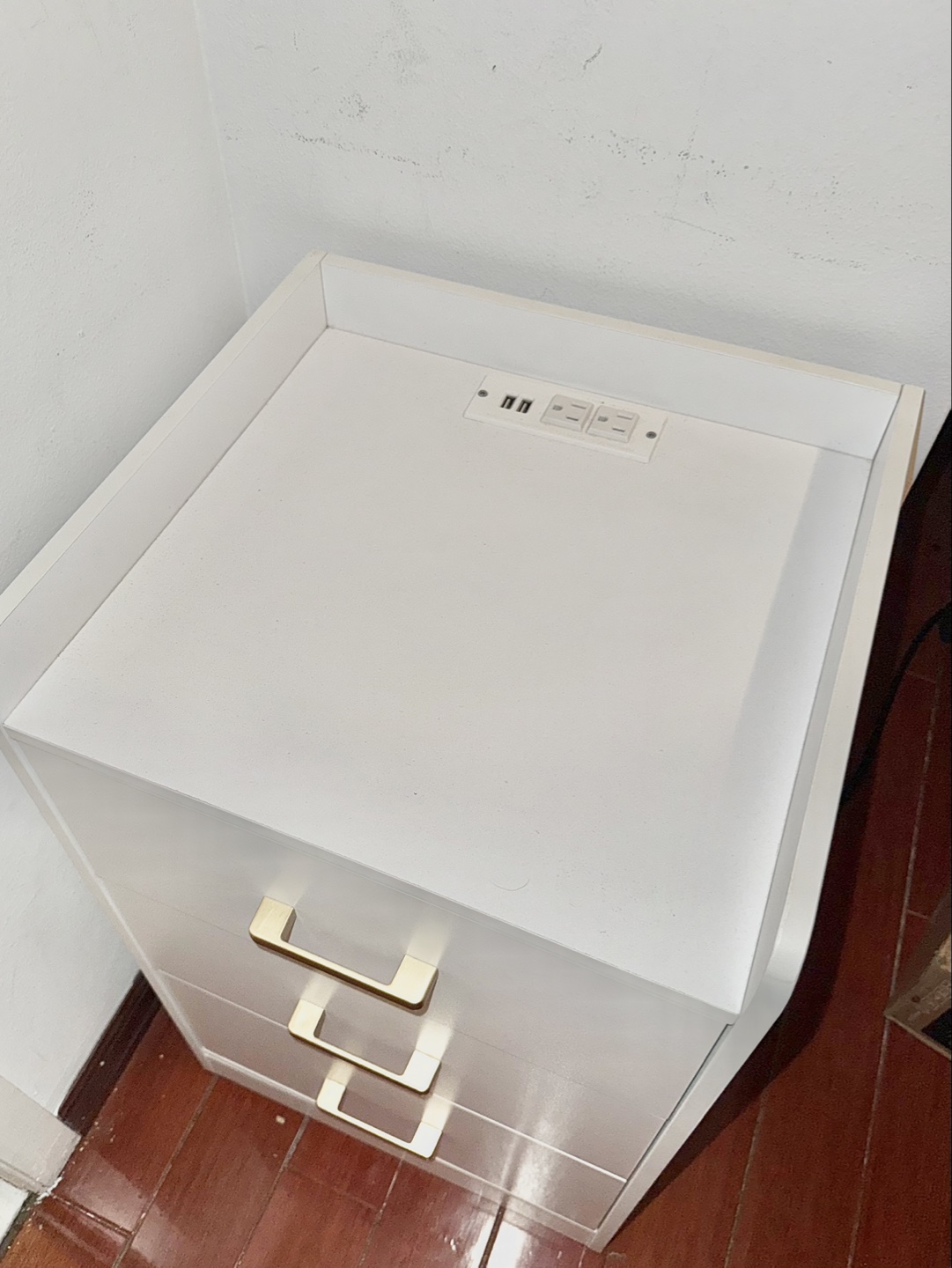Nightstand White With Charging Station - photo 3