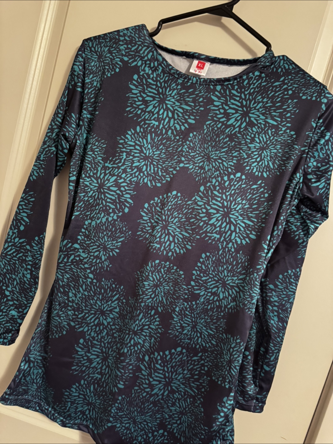 Women's two-piece athletic outfit