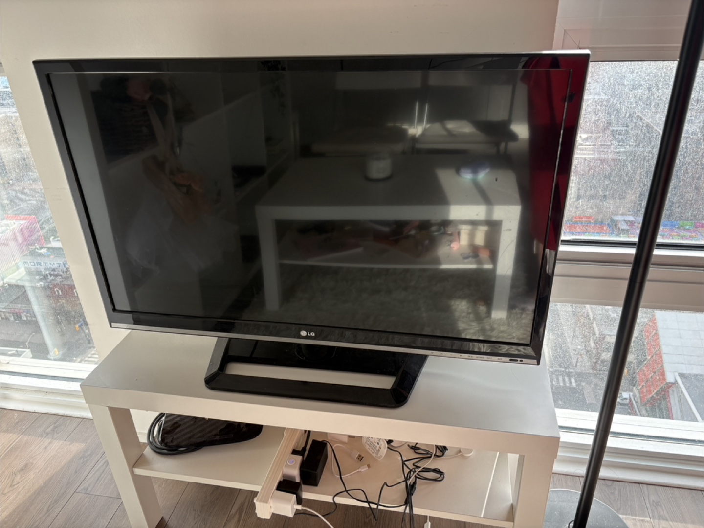 LG 37LS5600 37-inch 1080p HDTV