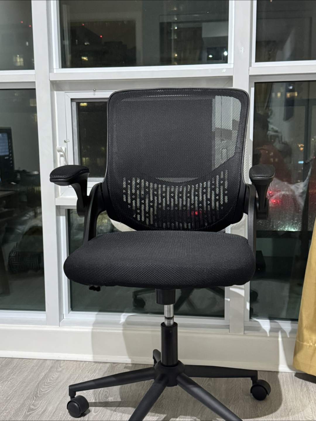 3 Months Old - Naspaluro Black Mesh Office Chair - photo 2