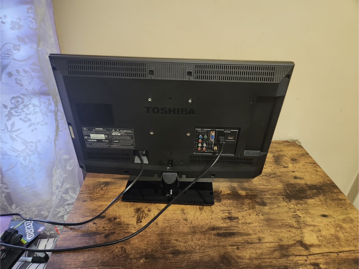 Toshiba 24-inch LED HDTV with remote - photo 3