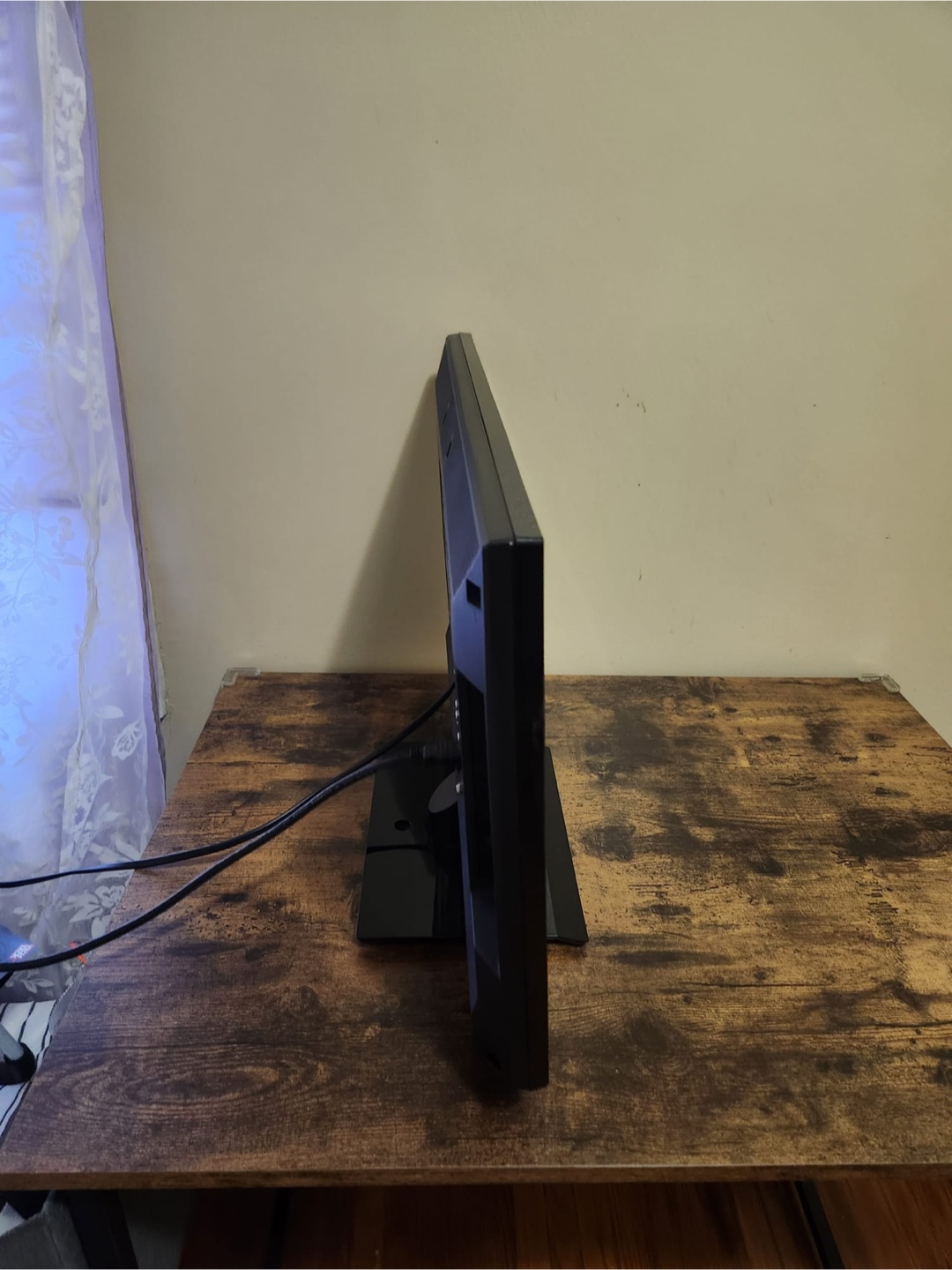 Toshiba 24-inch LED HDTV with remote - photo 2