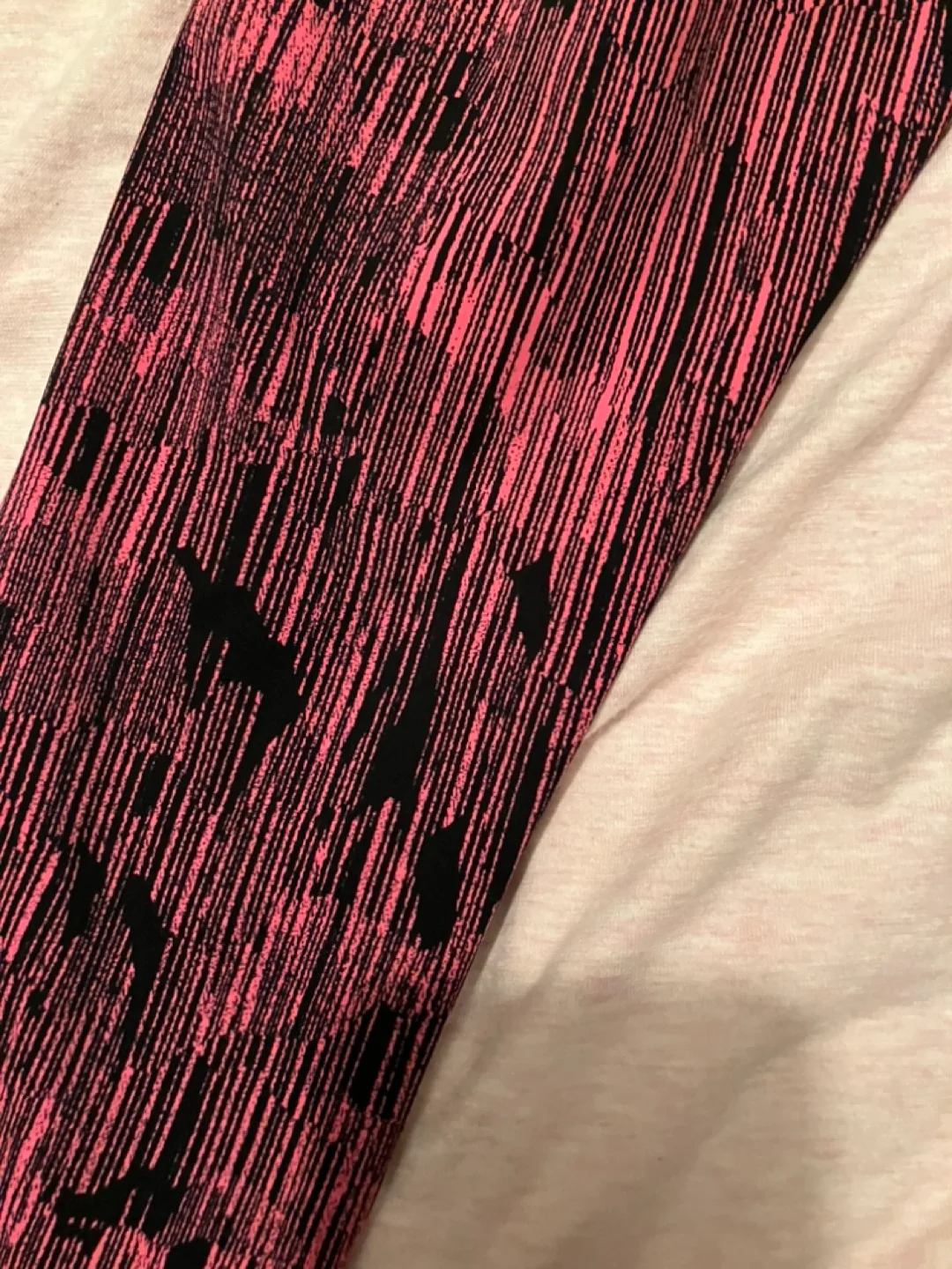 Lululemon Pink Black 7/8 Leggings Size 4 image indicator(4)