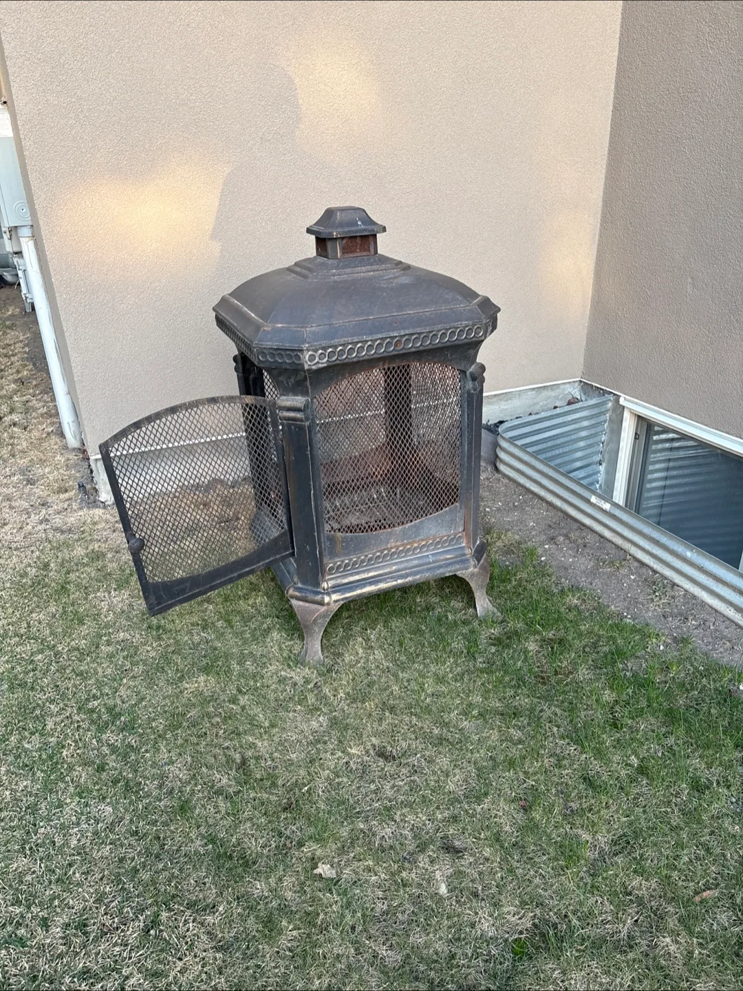 Outdoor Metal Fire Pit thumbnail