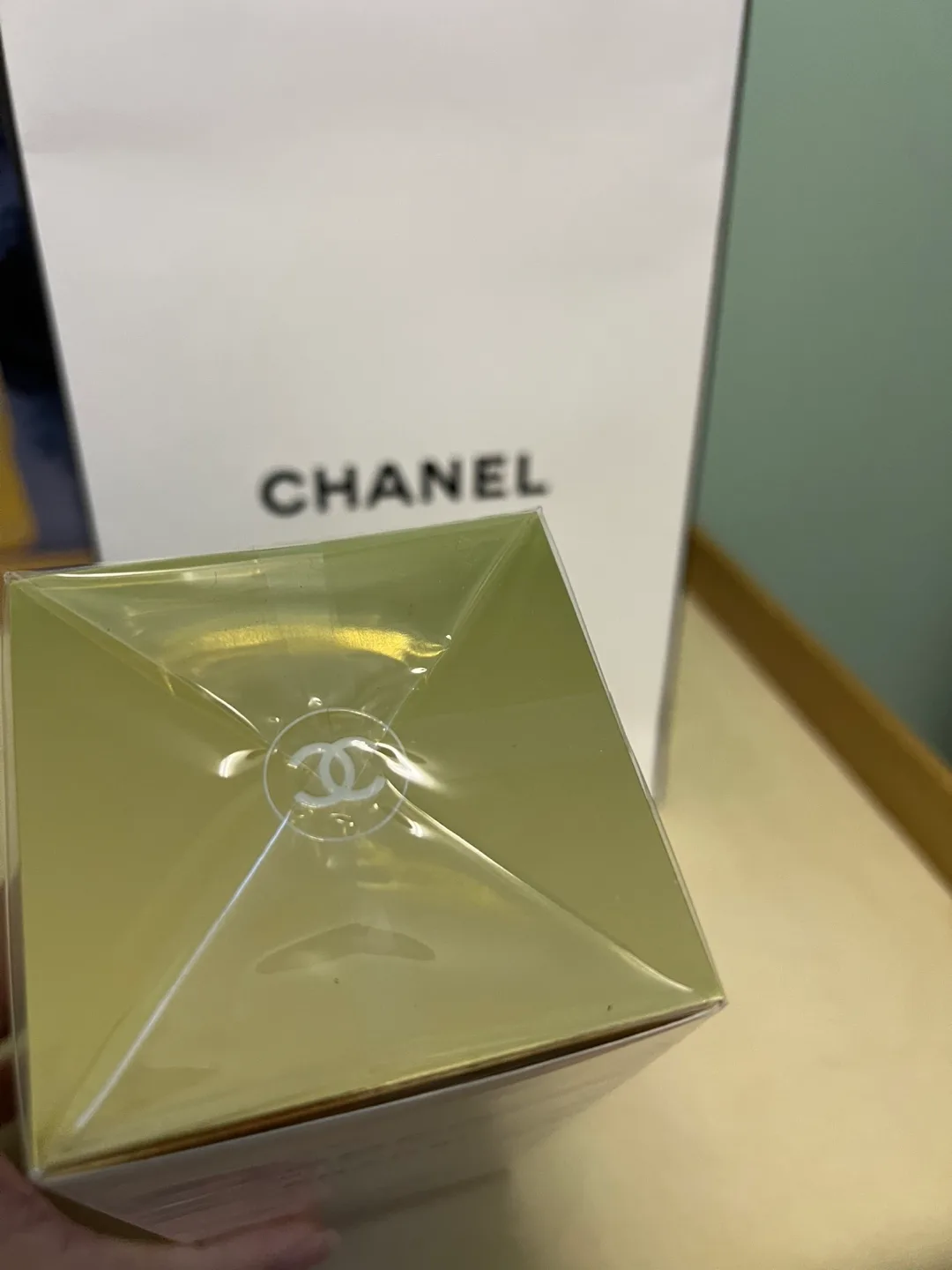 Chanel Coco Mademoiselle Pearly Body Gel image indicator(2)