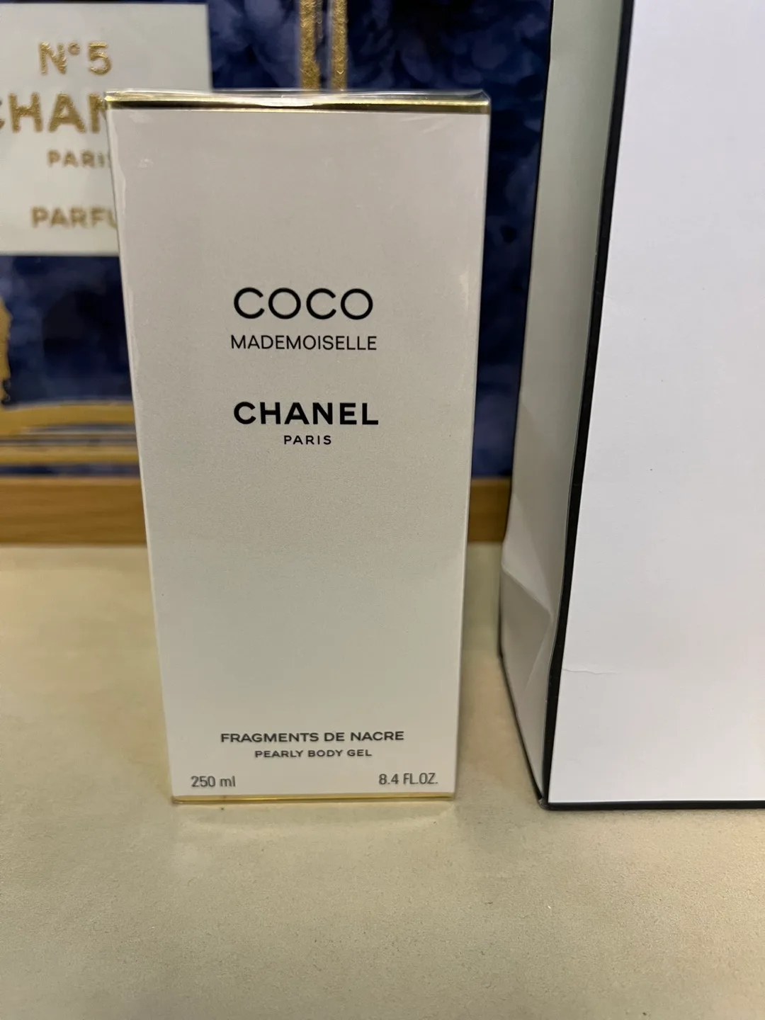 Chanel Coco Mademoiselle Pearly Body Gel image indicator(7)