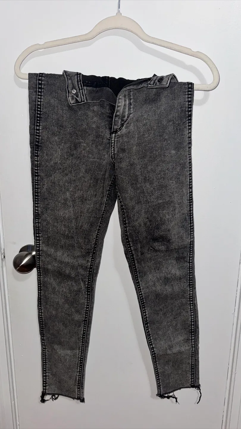 4 pairs of women's jeans - Size 5, 6 & 7 image indicator(3)