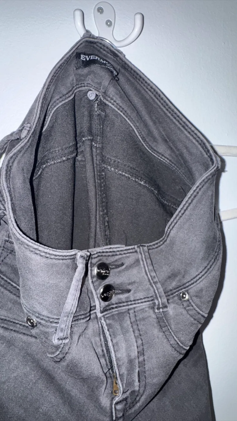 4 pairs of women's jeans - Size 5, 6 & 7 image indicator(8)