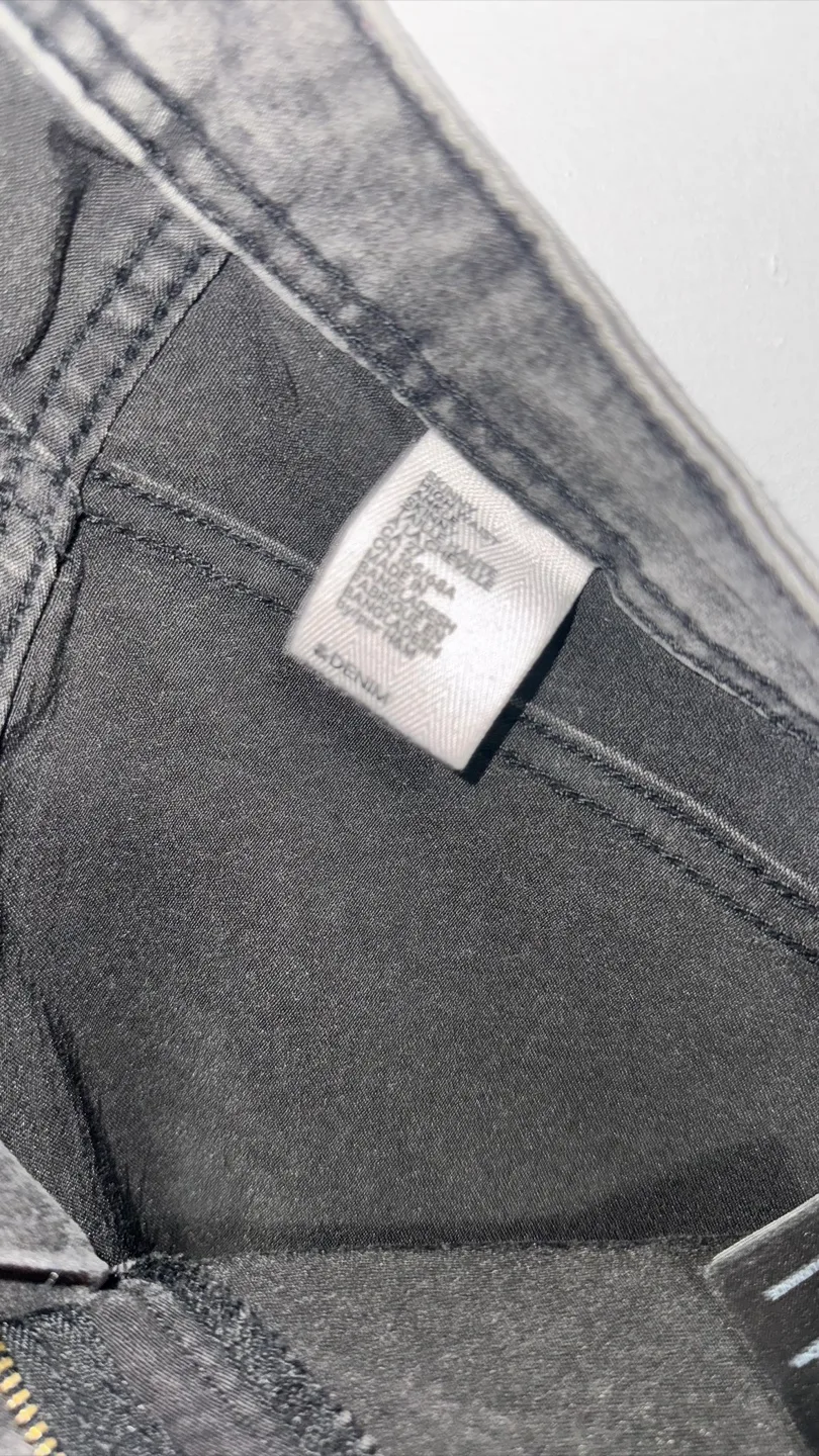 4 pairs of women's jeans - Size 5, 6 & 7 image indicator(4)