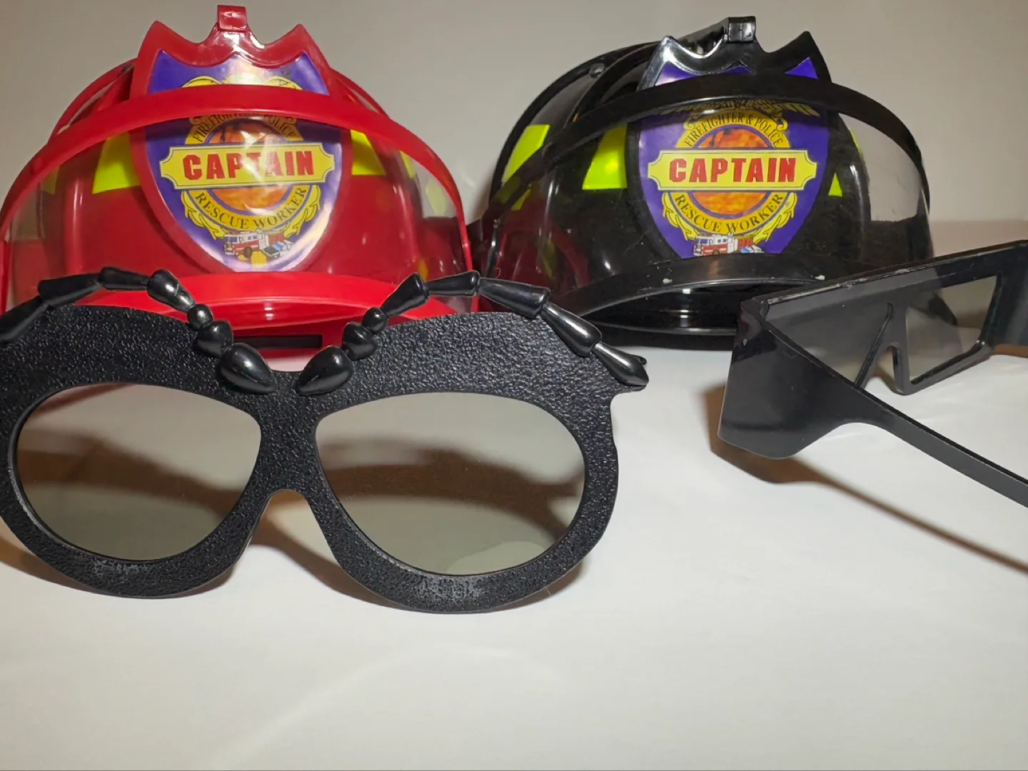 Kid’s Firefighter Helmet and Costume Glasses image indicator(2)