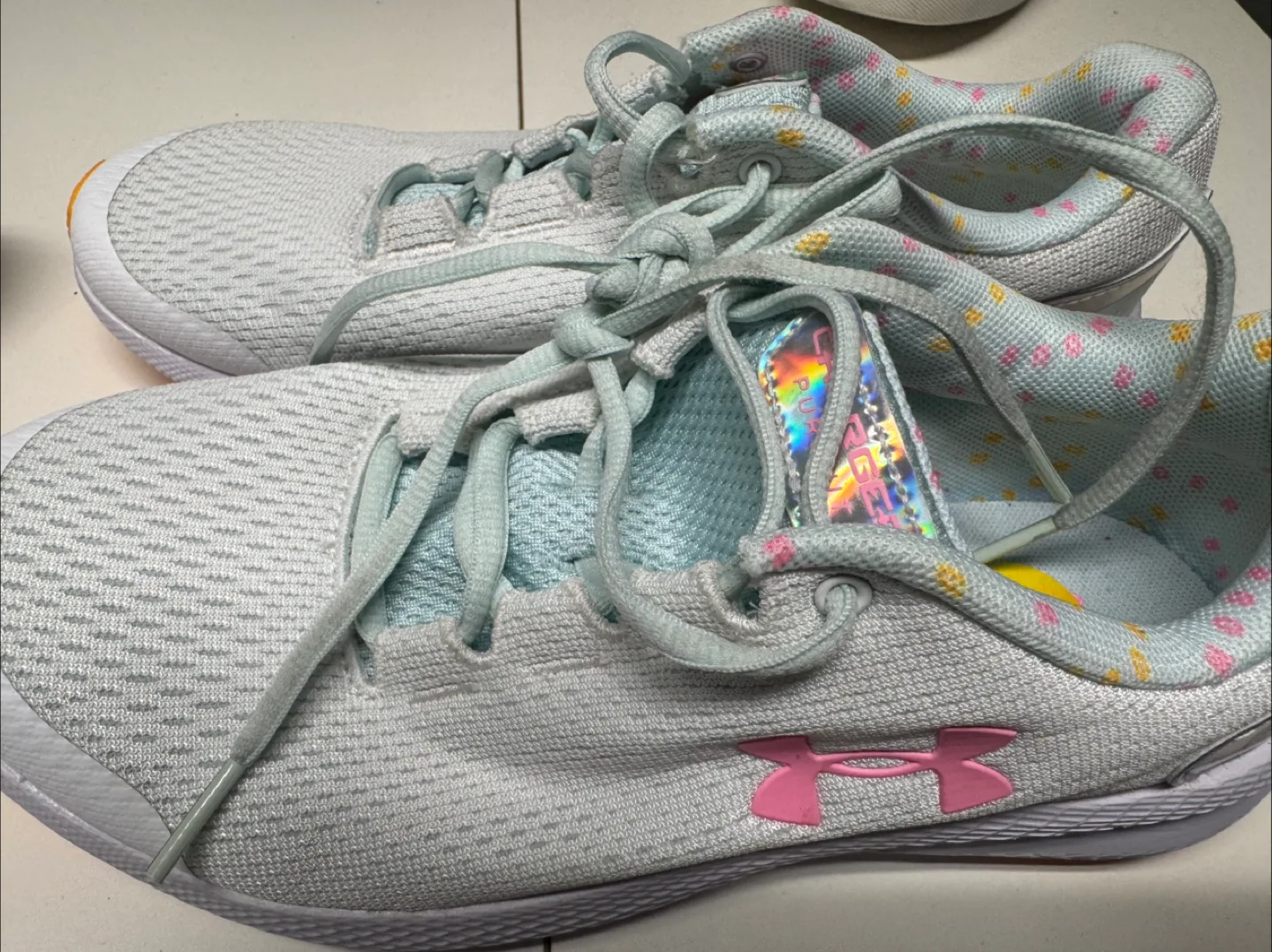 Girls' Under Armour Size 5 Running Shoes thumbnail