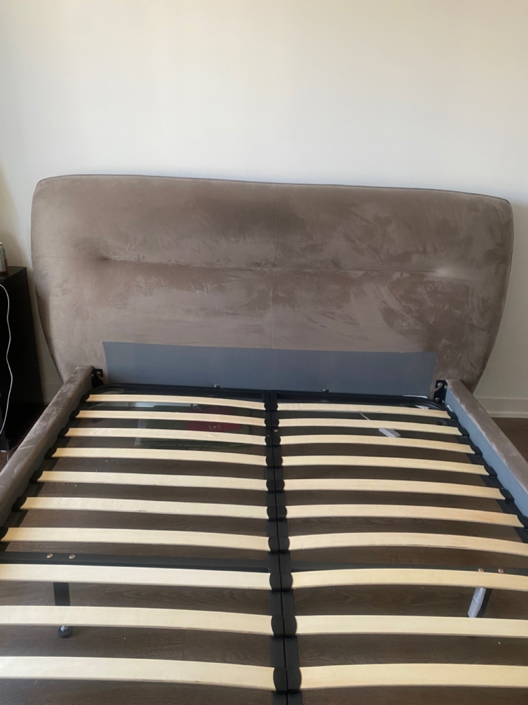 Structube Queen Size Bed Frame with Headboard - photo 2