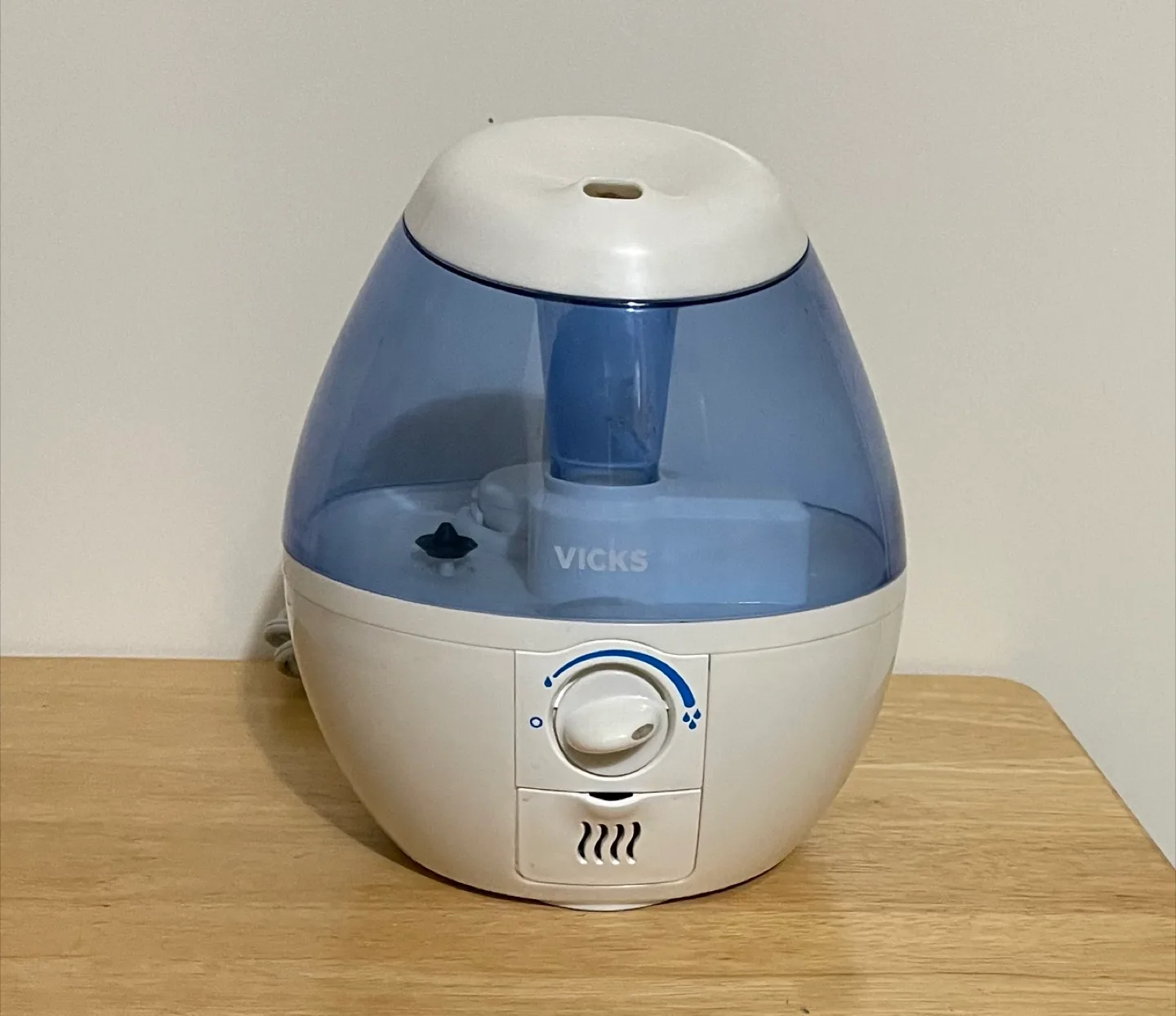 Vicks VUL520WC Filter-Free Ultrasonic Cool Mist Humidifier thumbnail