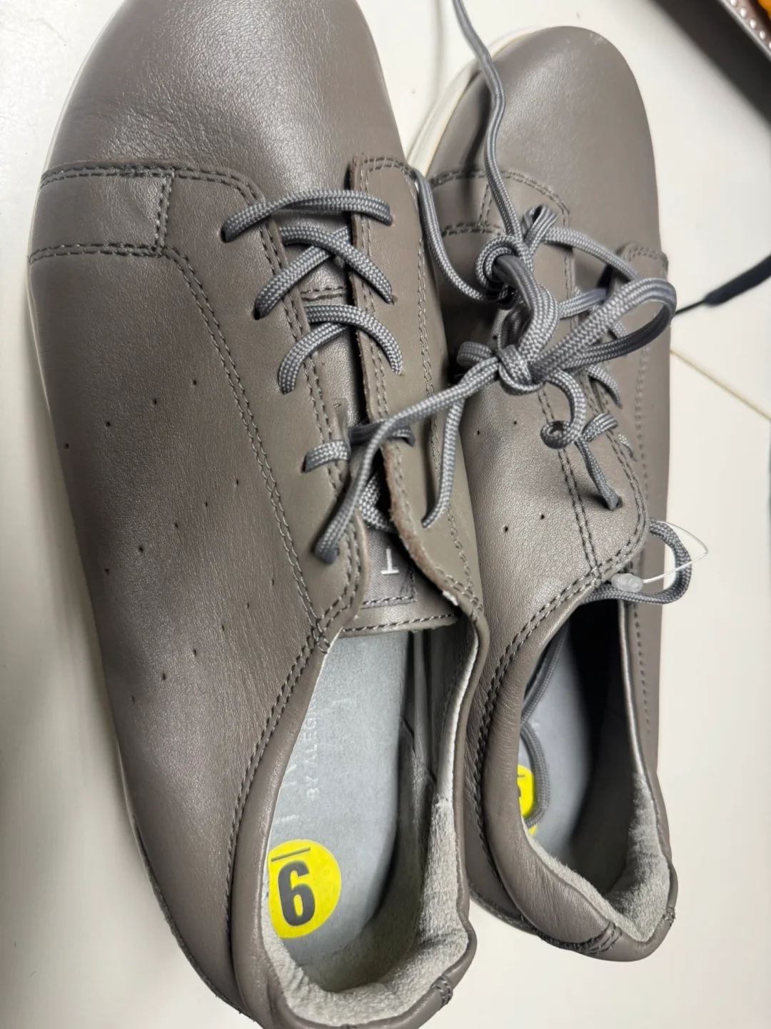 Gray Leather Low-Top Sneakers - Size 9 thumbnail