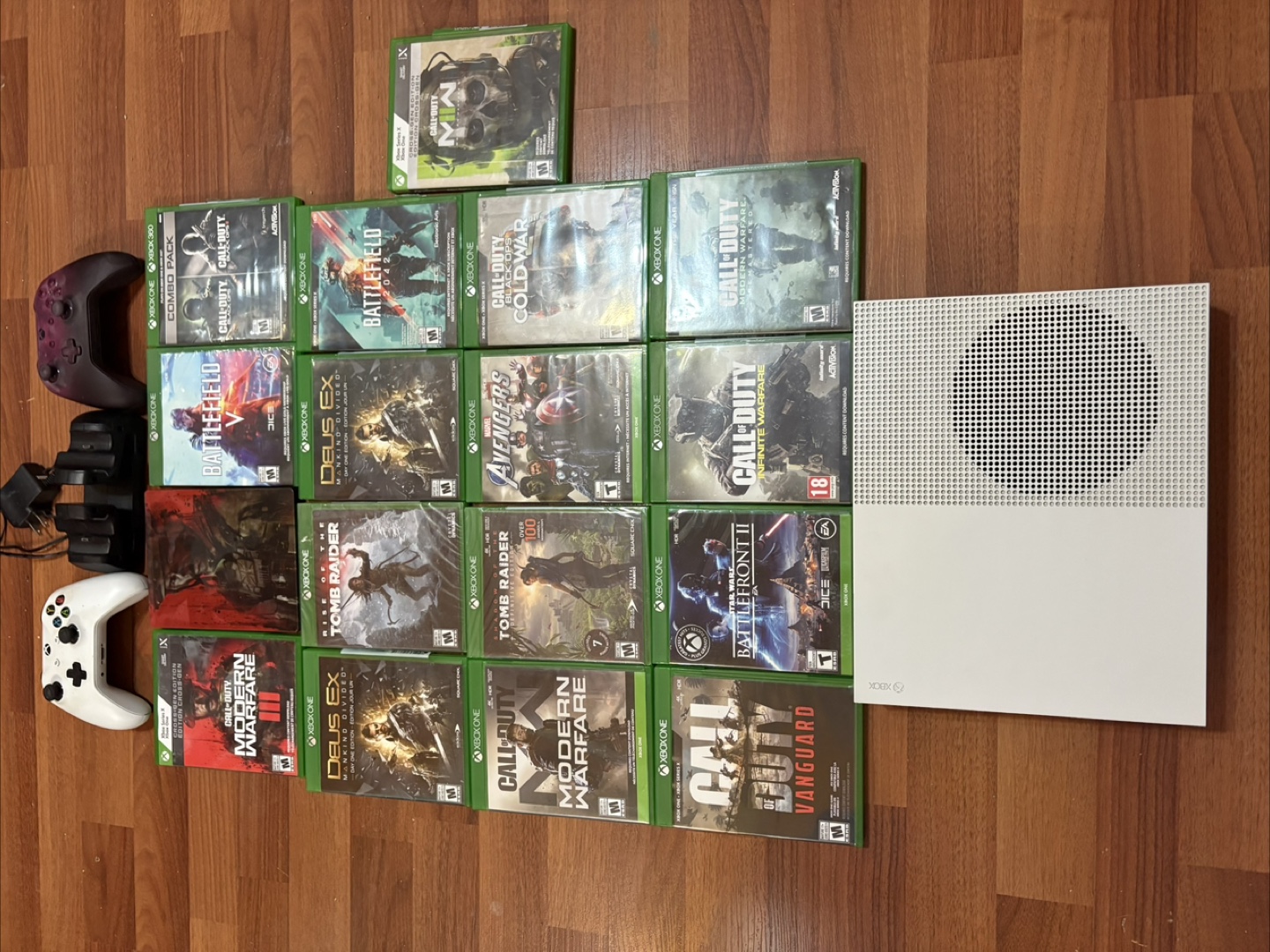 Xbox One S 1TB + 1 Controller+ Charging Station - photo 3