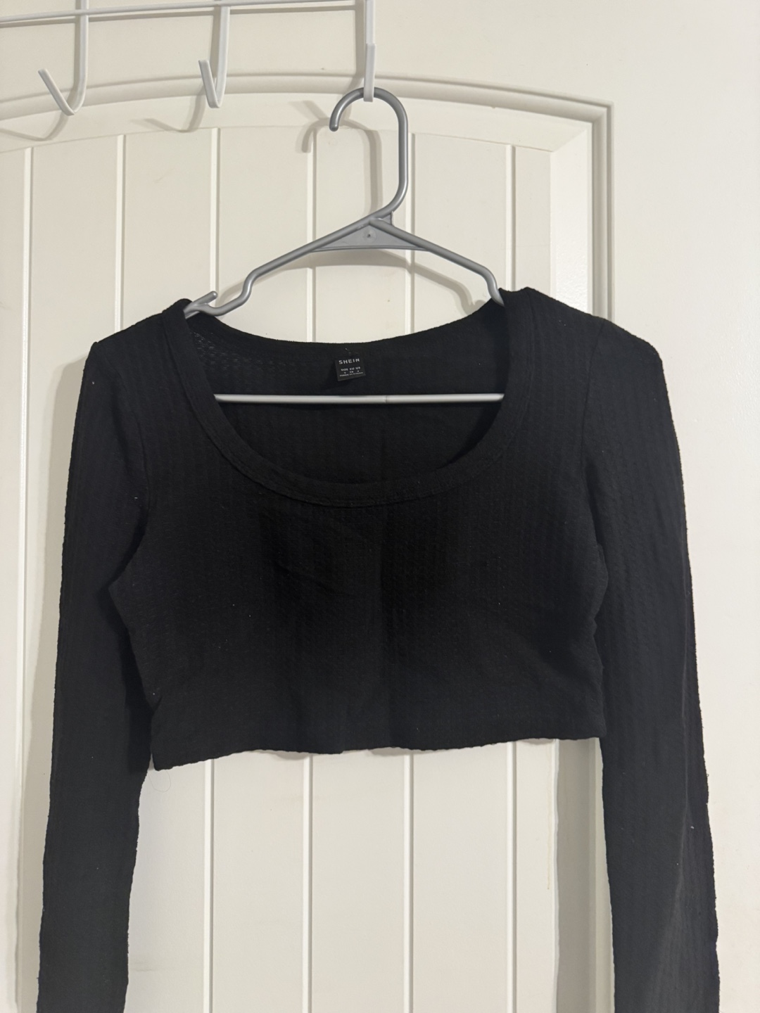SHEIN Black Cropped Long Sleeve Top