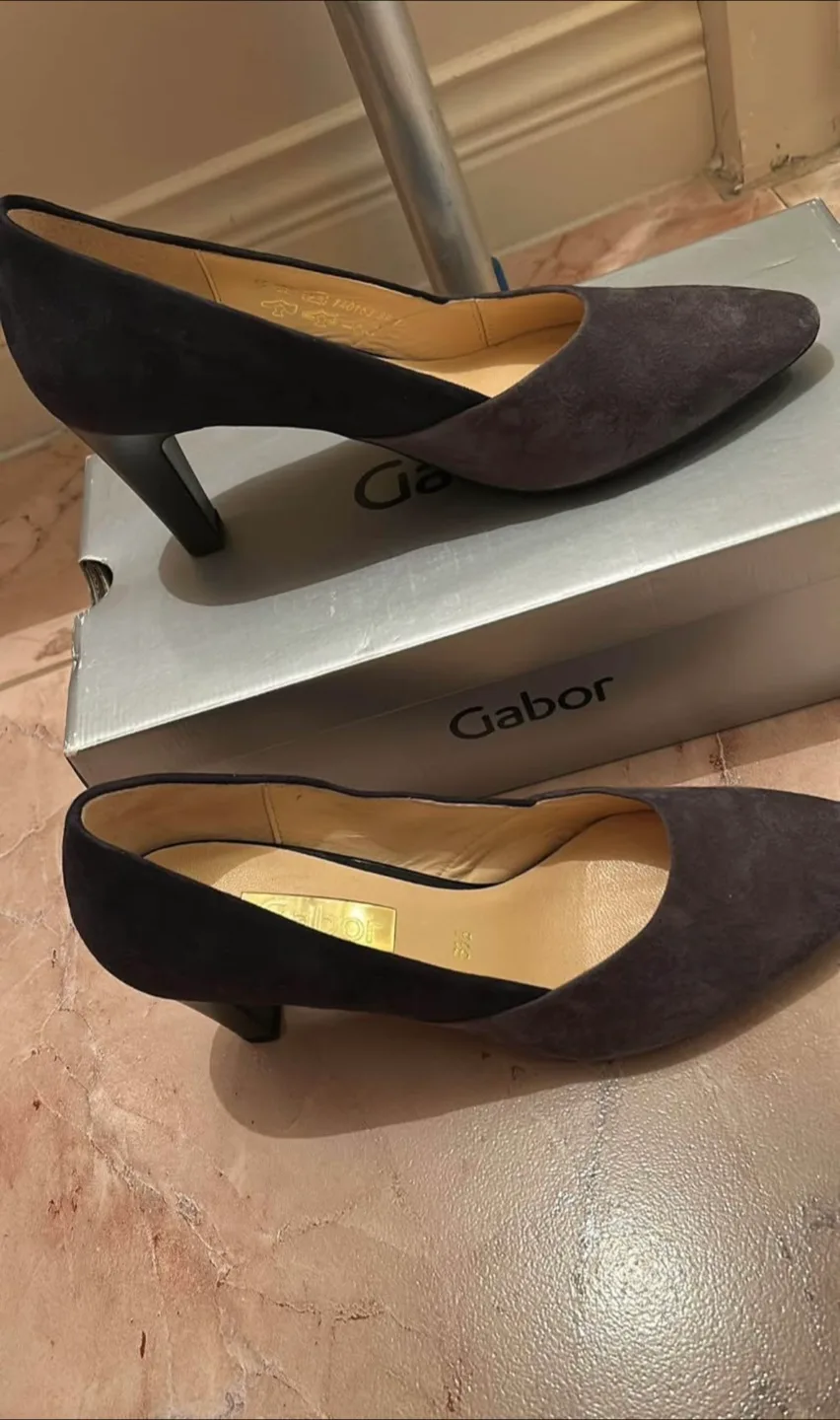 Gabor Women's Dark Grey Suede Heels - Size 5 1/2 image indicator(3)