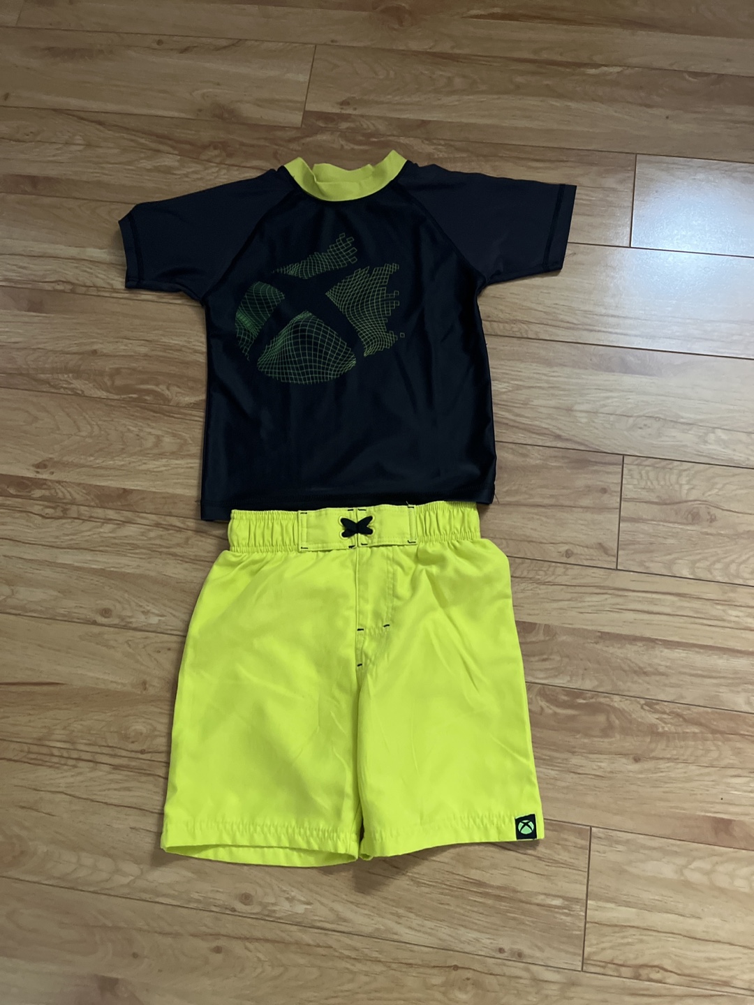 Boys swim suit, Size M(7-8) Swim Trunks & Rashguard Set