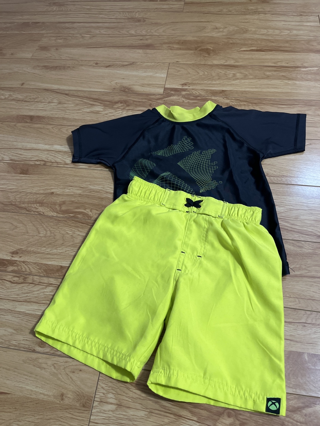 Boys swim suit, Size M(7-8) Swim Trunks & Rashguard Set - photo 2