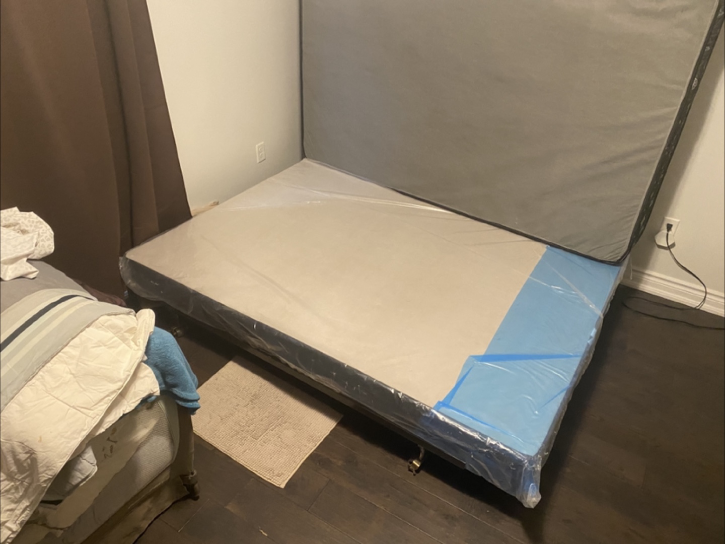 Queen Mattress and Box Spring Set - photo 2