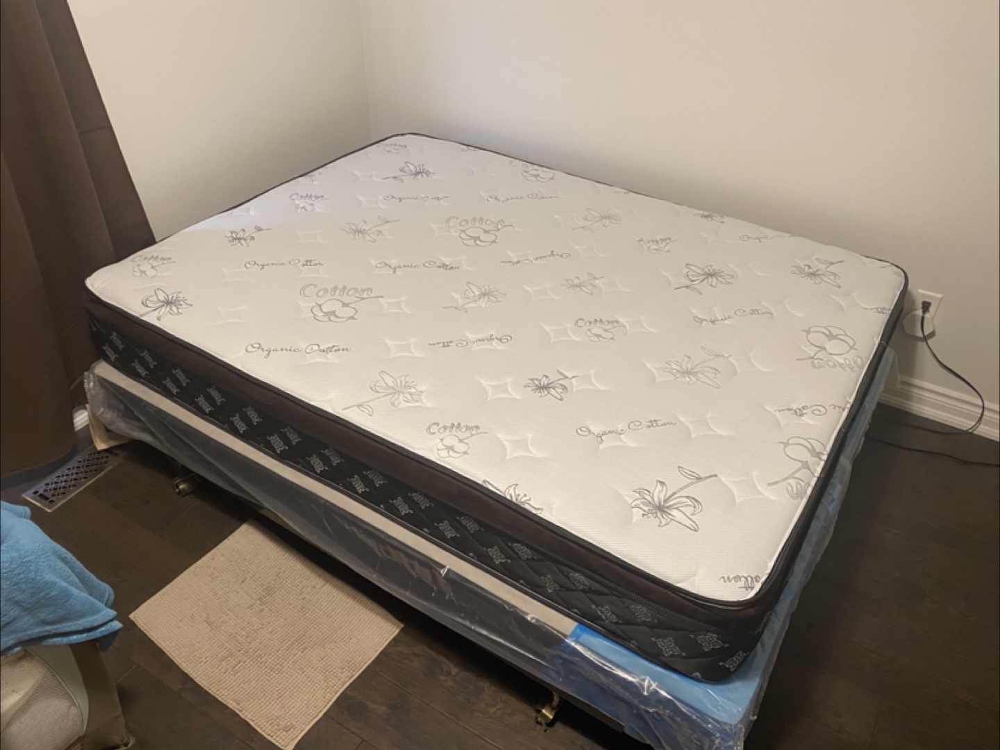 Queen Mattress and Box Spring Set - photo 3