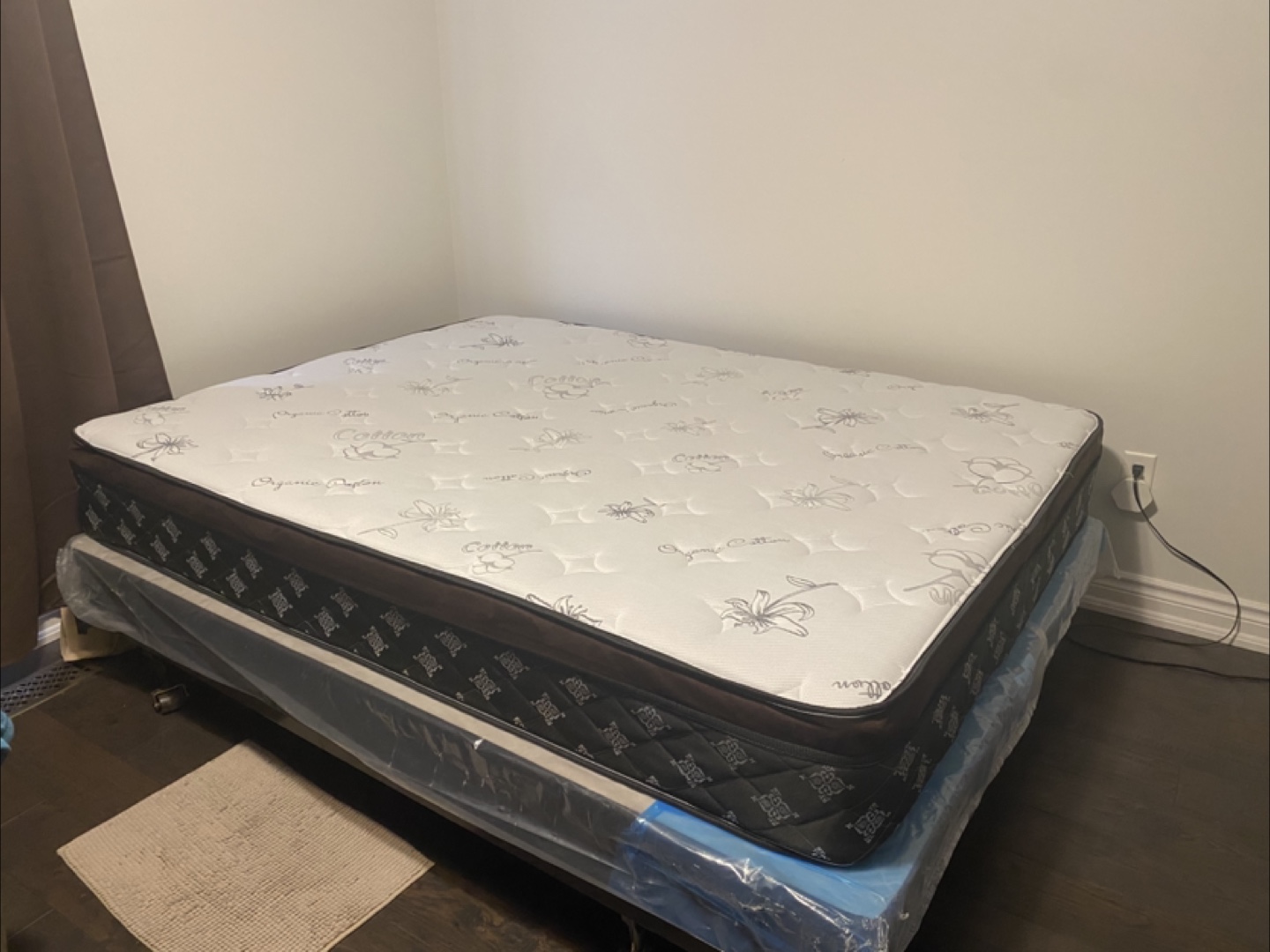 Queen Mattress and Box Spring Set - photo 4
