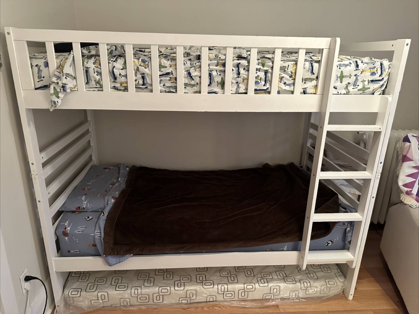 White Twin over Twin Bunk Bed with Trundle