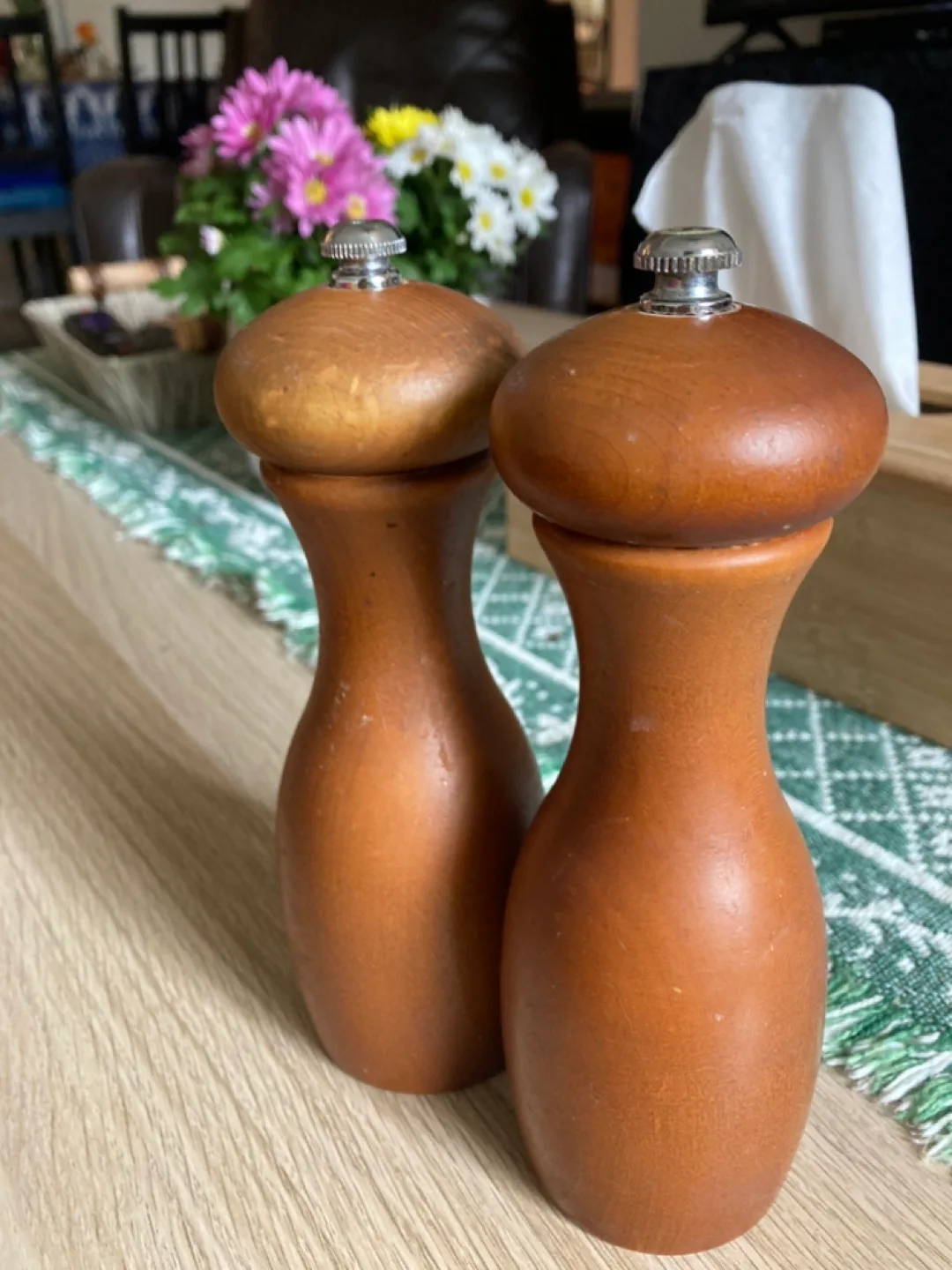 Wooden Salt and Pepper Grinder Set thumbnail