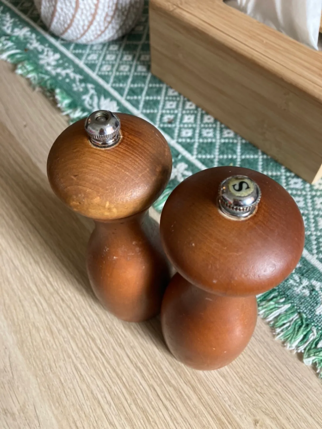 Wooden Salt and Pepper Grinder Set image indicator(2)