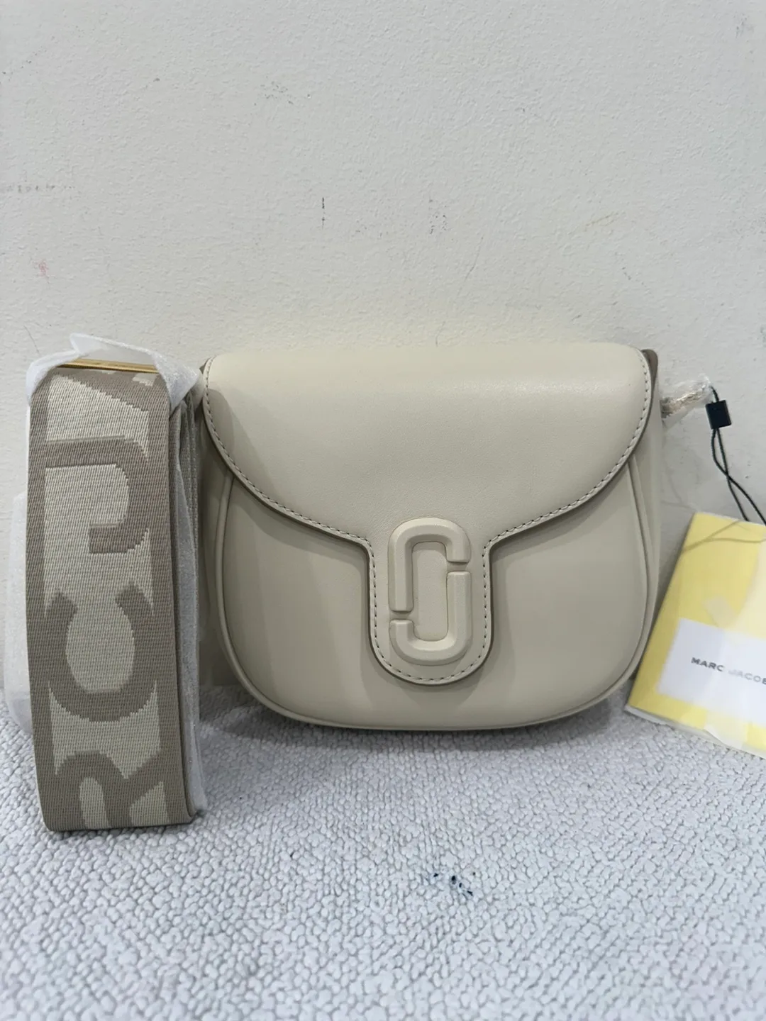 Marc Jacobs Leather Bag thumbnail
