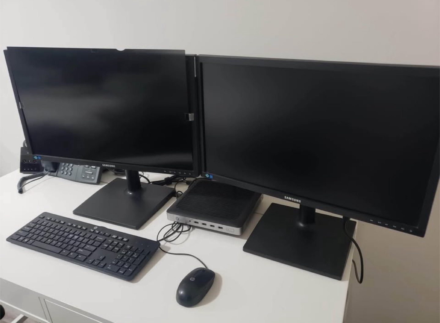 Dual Samsung Monitors, Keyboard & Mouse