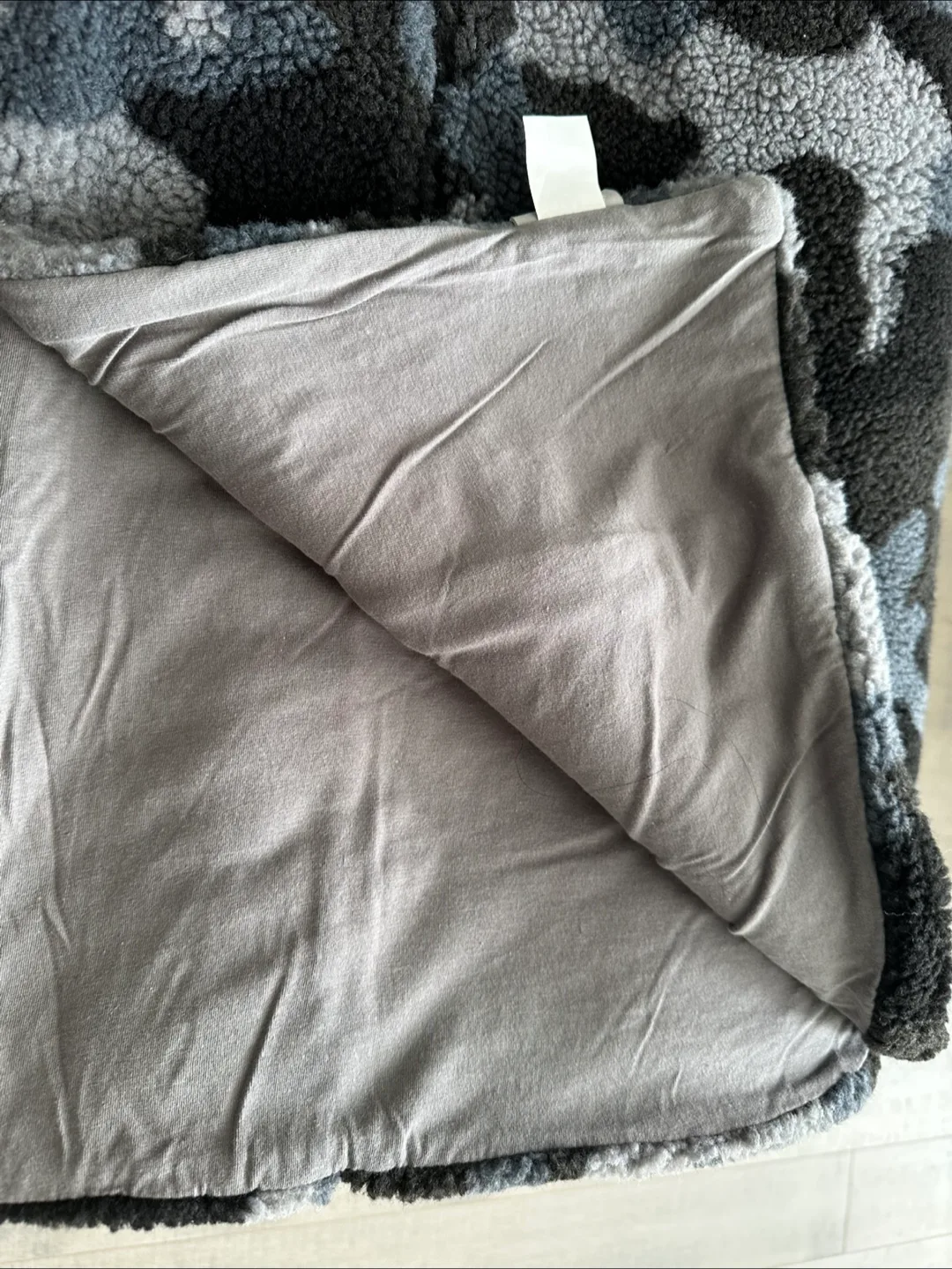 Restoration Hardware-Teen Comforter + Two Euro Shams image indicator(5)