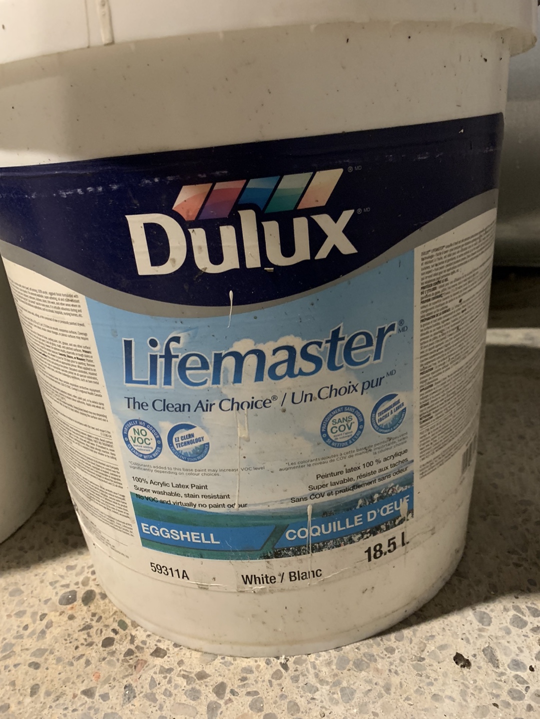 White Paint: Dulux Lifemaster Eggshell Paint - White - 18.5L