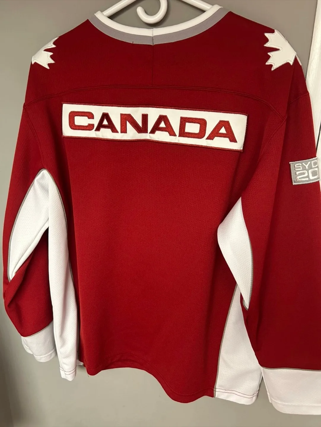 Vintage Canada 2000 Sydney Olympics Roots Jersey image indicator(2)