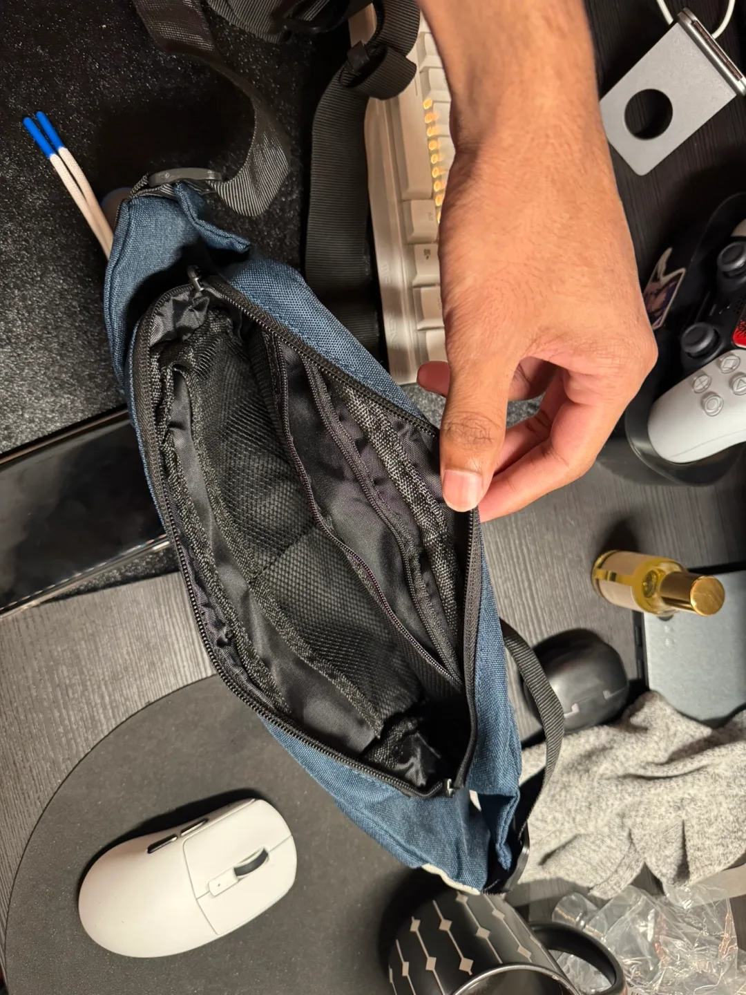 MENSPE Waist Bag - Two-Tone, Multiple Pockets image indicator(3)