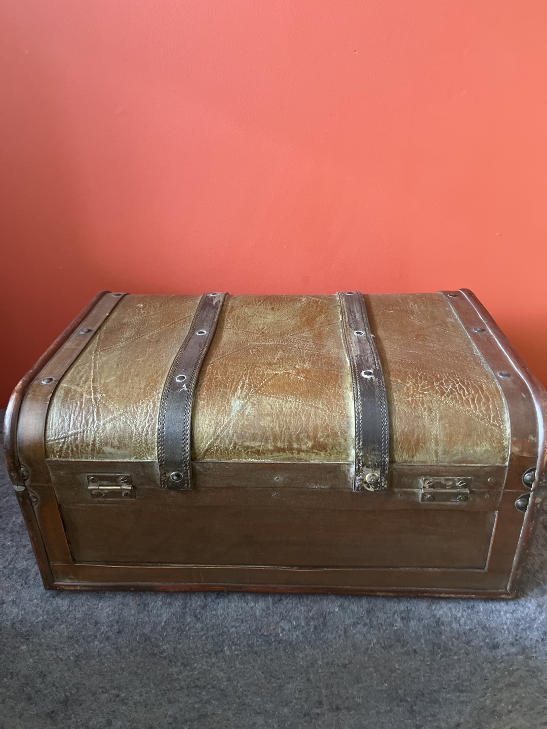 Vintage-Style Wooden Trunk - photo 3