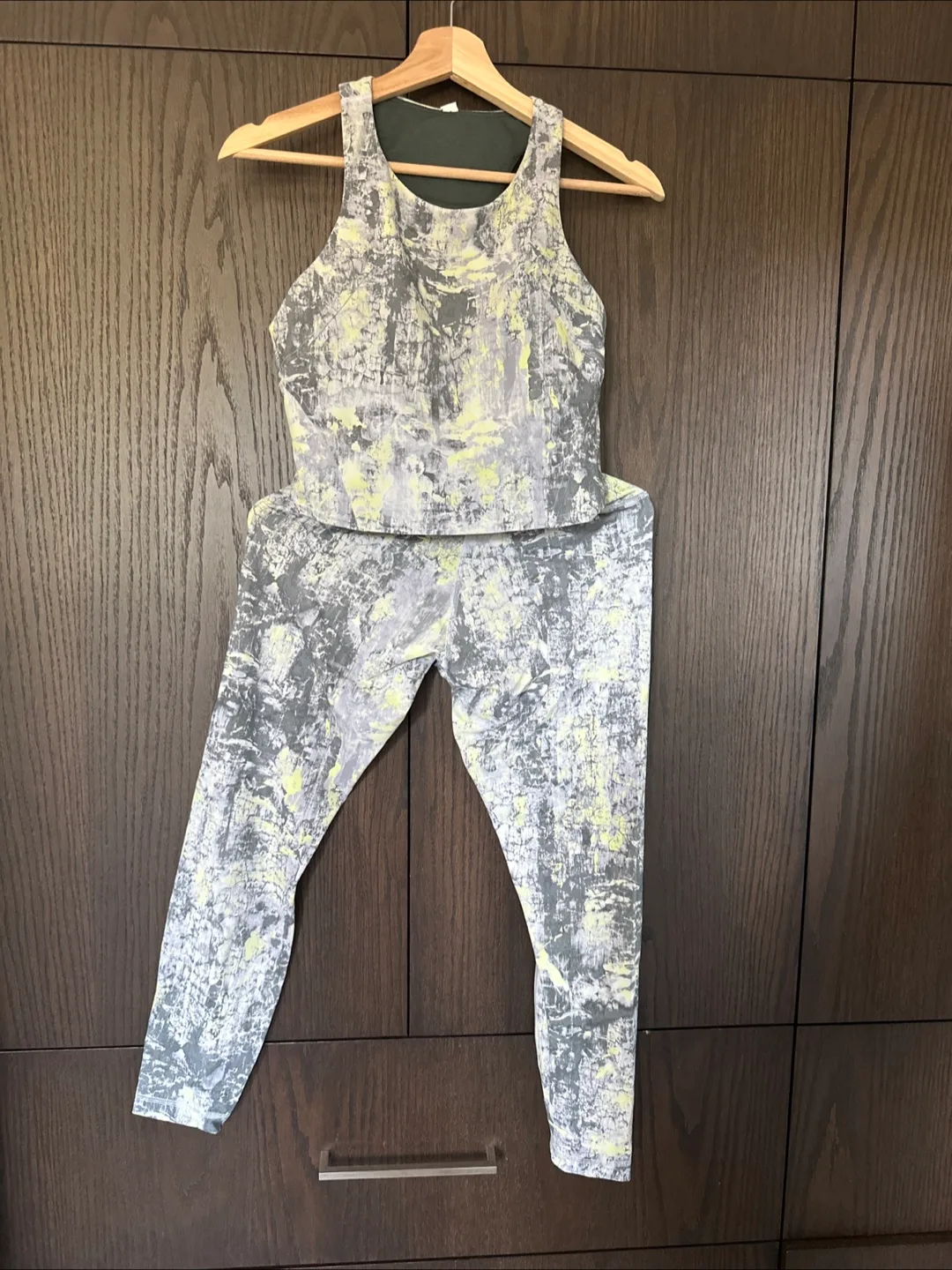 Lululemon size 8 grey and yellow patterned workout set image indicator(2)