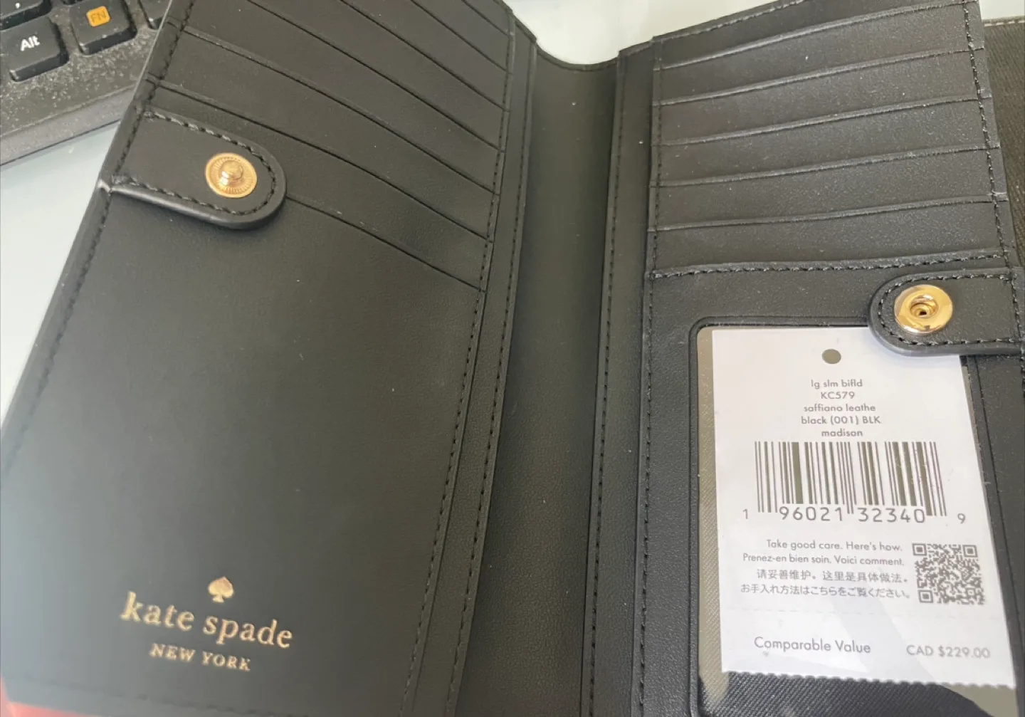 BNWT Kate Spade Black Leather Wallet 🍁🇨🇦 image indicator(3)