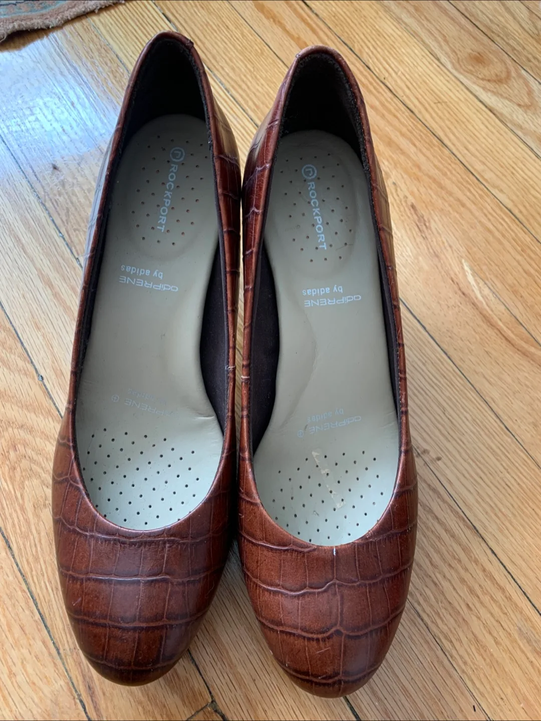 Rockport Women's Brown Crocodile-Embossed Heels image indicator(2)