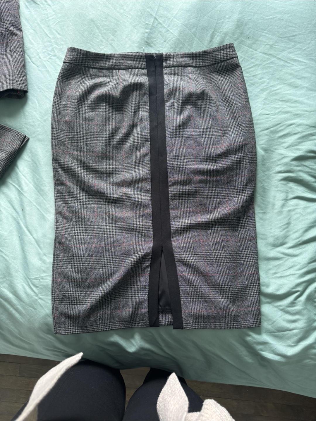 Melanie Lyne Grey Plaid Suit - Blazer, Pants & Skirt - photo 4