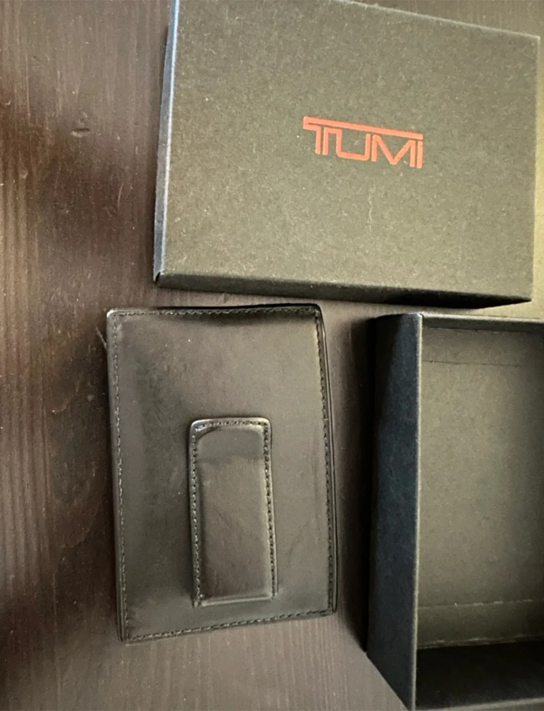 TUMI Black Leather Card Holder with Money Clip image indicator(2)
