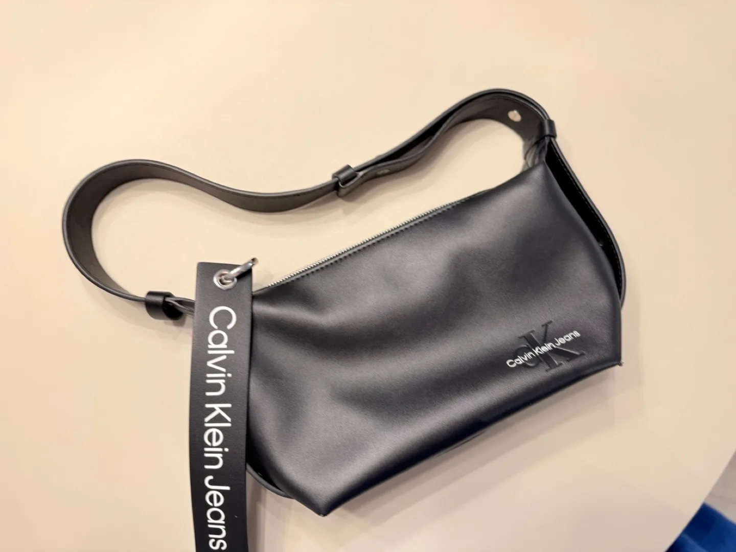 Calvin Klein Jeans Black Shoulder Bag image indicator(5)
