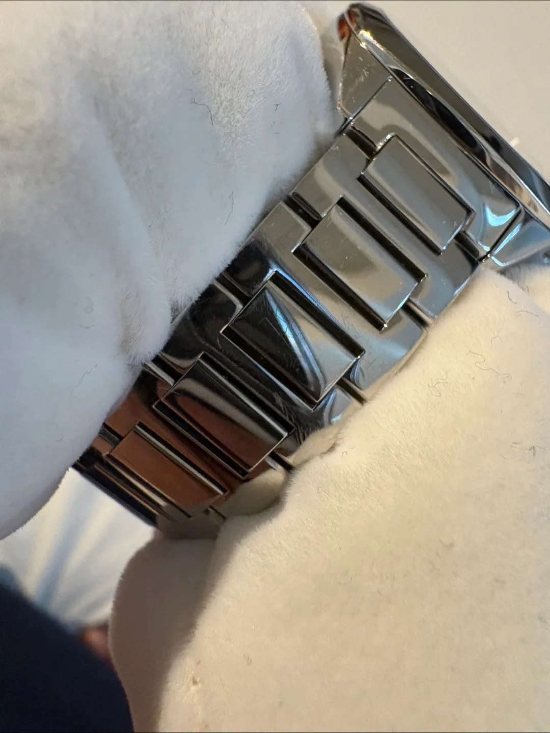 Gucci Women's Watch with diamonds, Stainless Steel Bracelet image indicator(4)