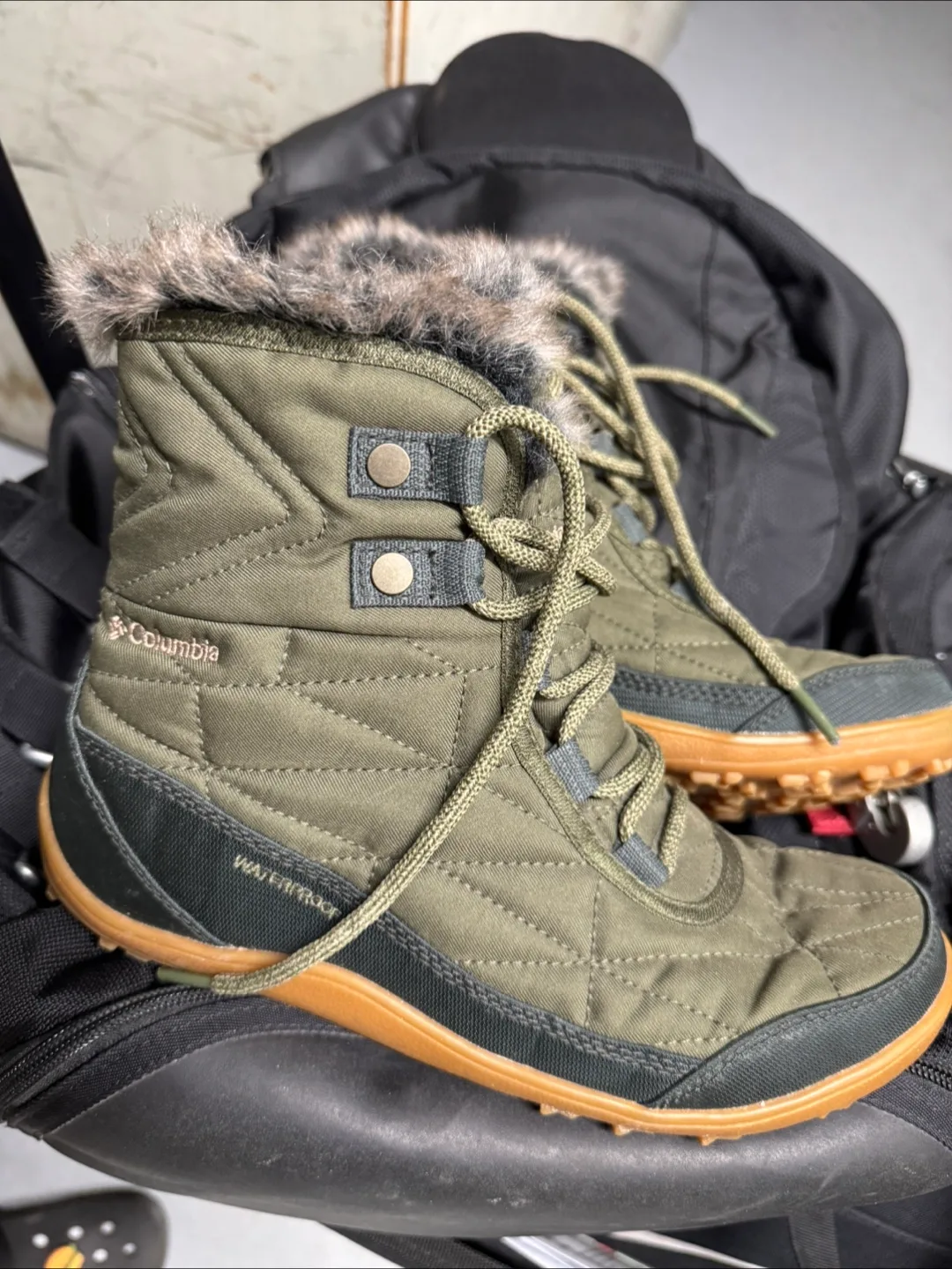 Women's Columbia Snow Boots Size 8 thumbnail