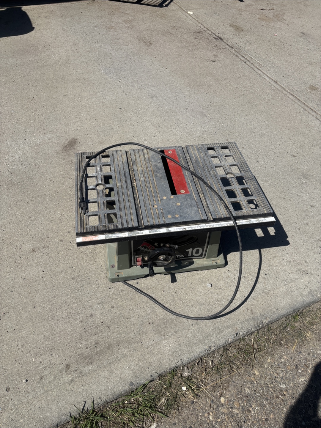 Delta 10-Inch Table Saw - photo 2