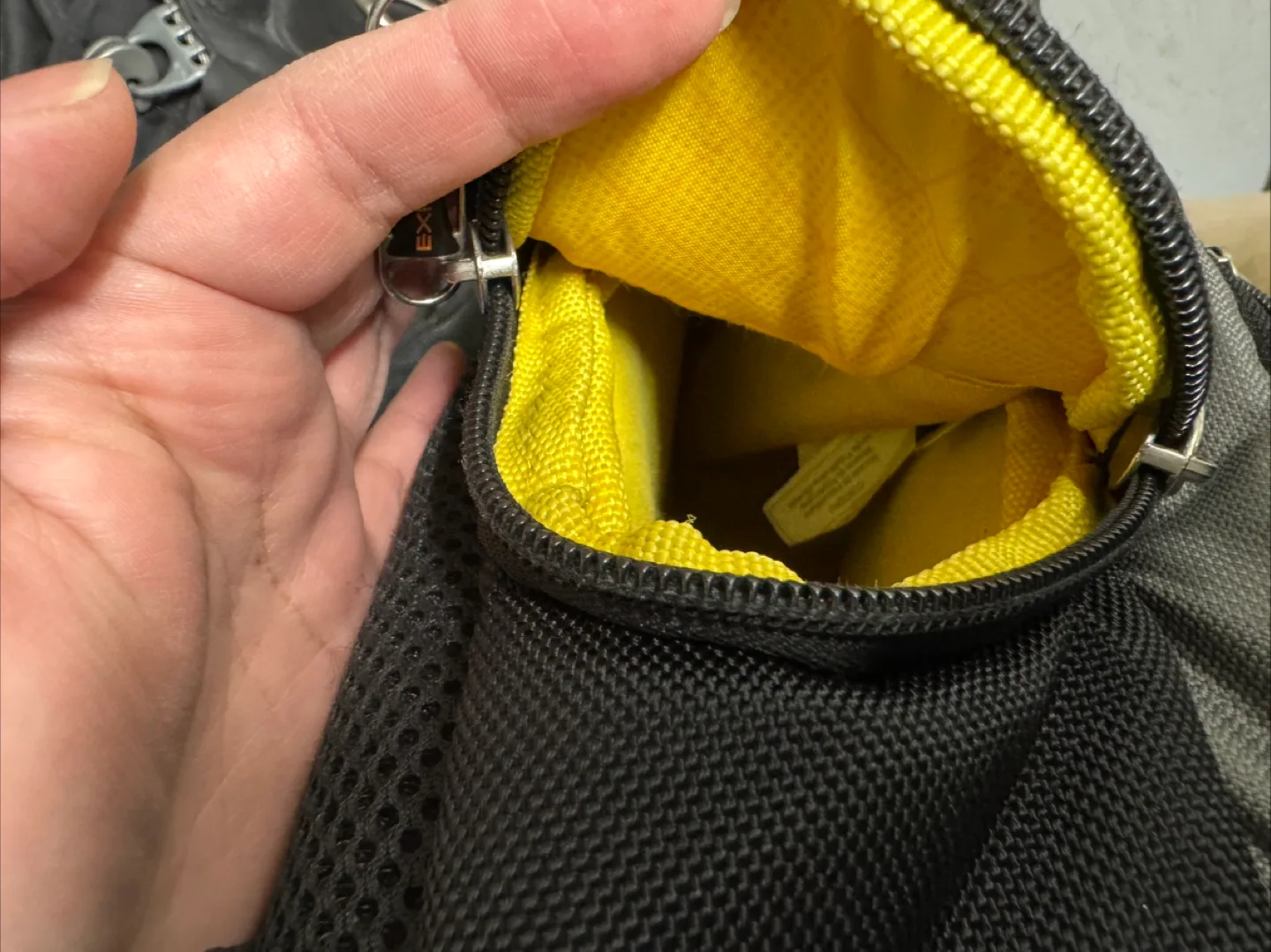 Explorer Camera Sling Bag image indicator(3)